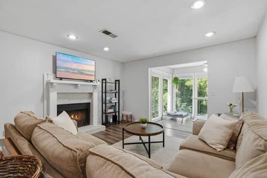 2698 Suwanee Way — photo