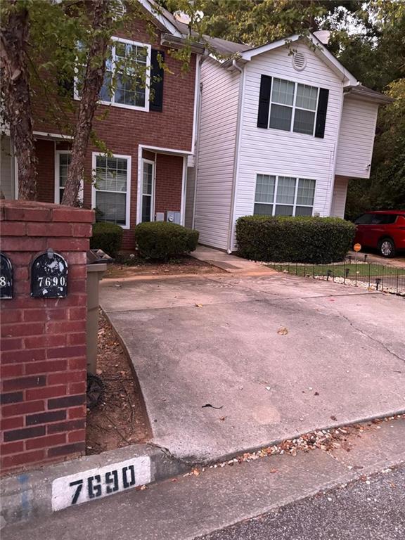 7690 Creekside Lane — photo