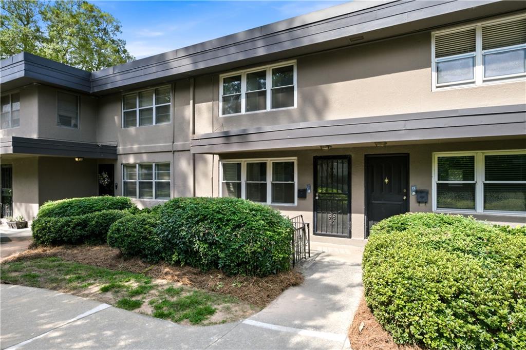 276 Lakemoore Drive NE Unit C — photo