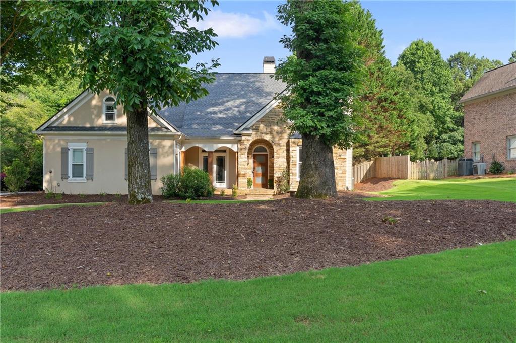 802 Lakeglen Drive — photo