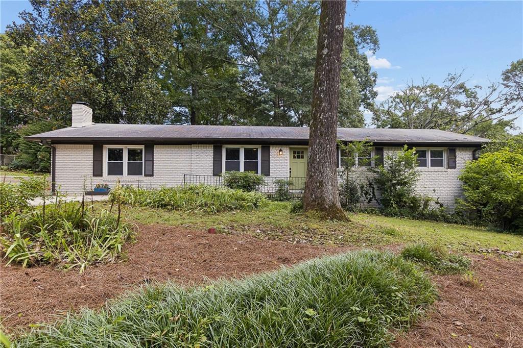 412 Derbyshire Drive — photo
