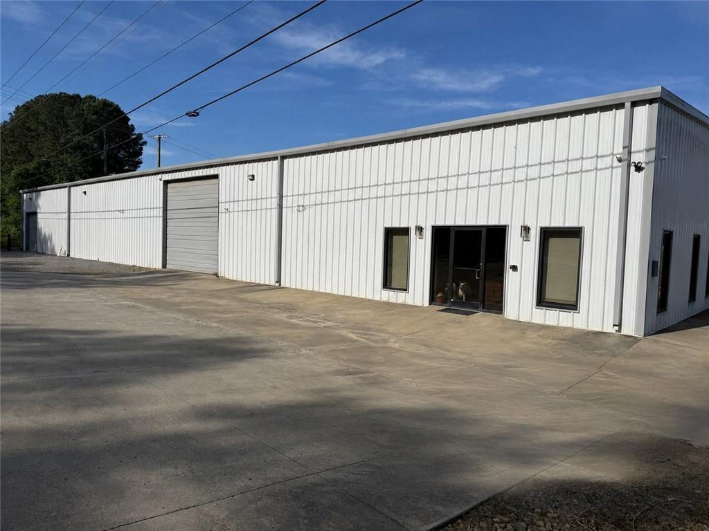 677 Lovers Lane Road SE — photo