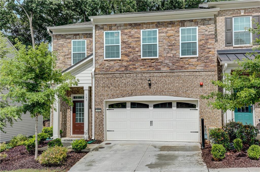 137 Holden Way — photo