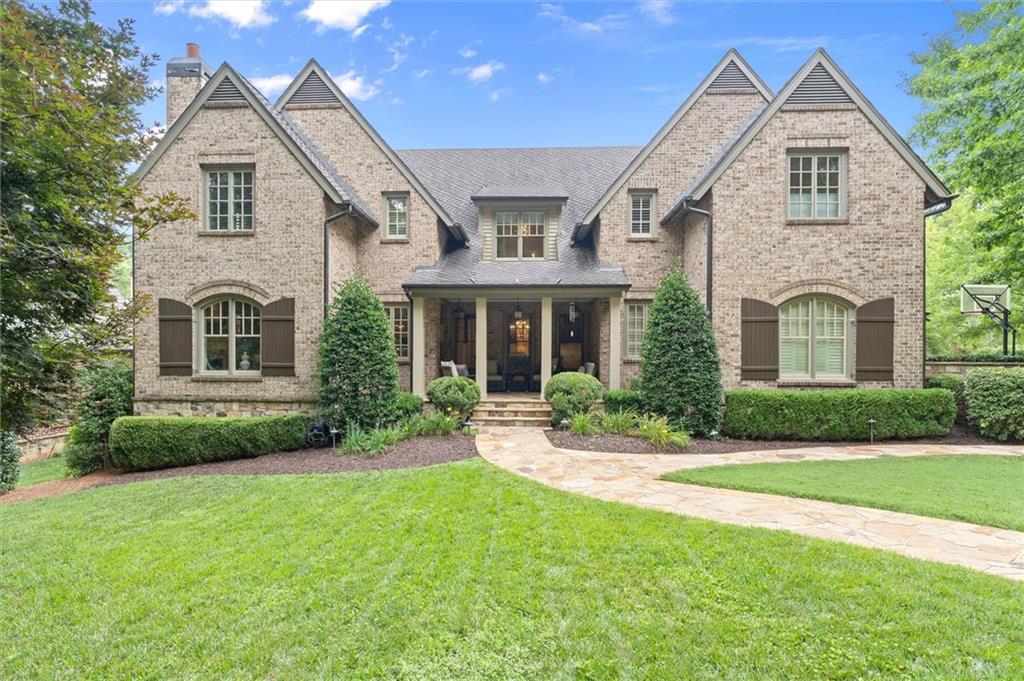 542 Hillside Drive NW — photo
