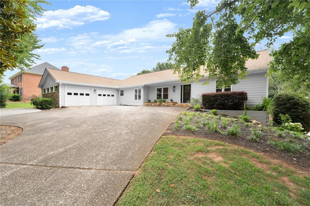560 Saddle Creek Circle — photo