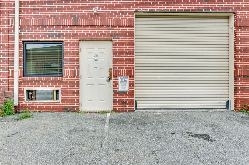 135 Mansell Place Unit 303 — photo