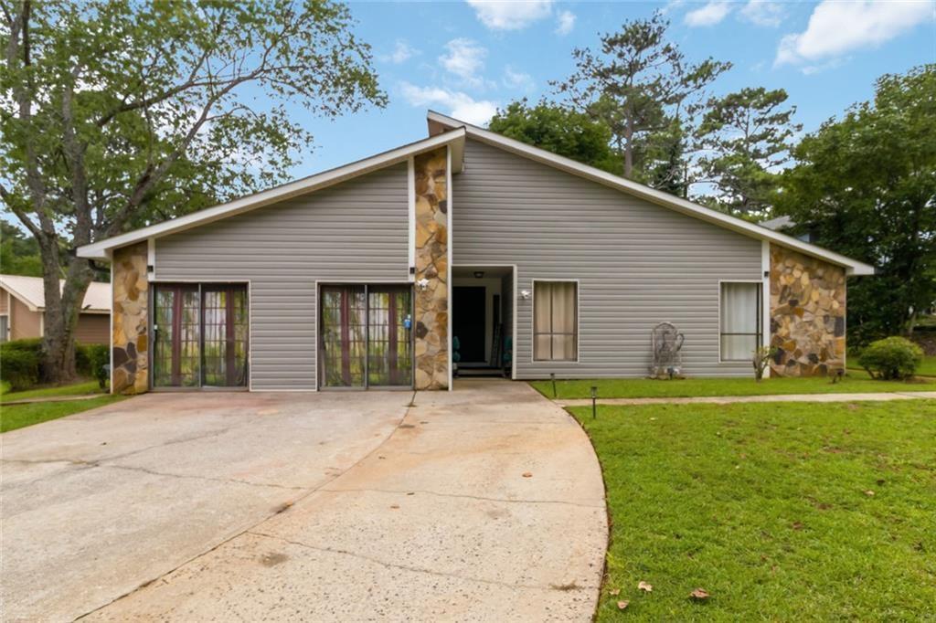 8847 Wellston Court — photo