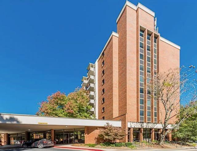 300 Johnson Ferry Road NE Unit B604 — photo