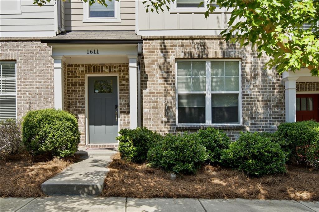 1611 Falcon Crest Way — photo