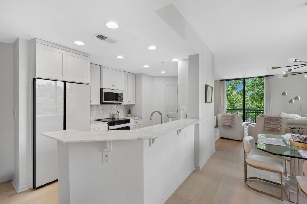 3040 Peachtree Road NW Unit 211 — photo
