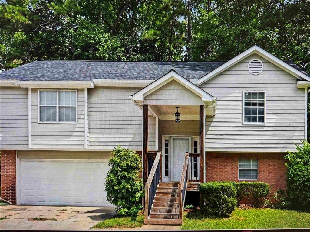 2102 Sandtree Court — photo