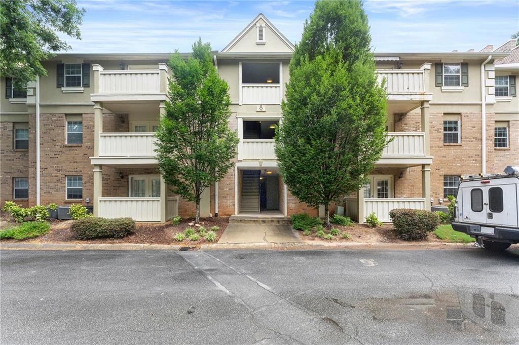 6900 Roswell Road Unit Q17 — photo