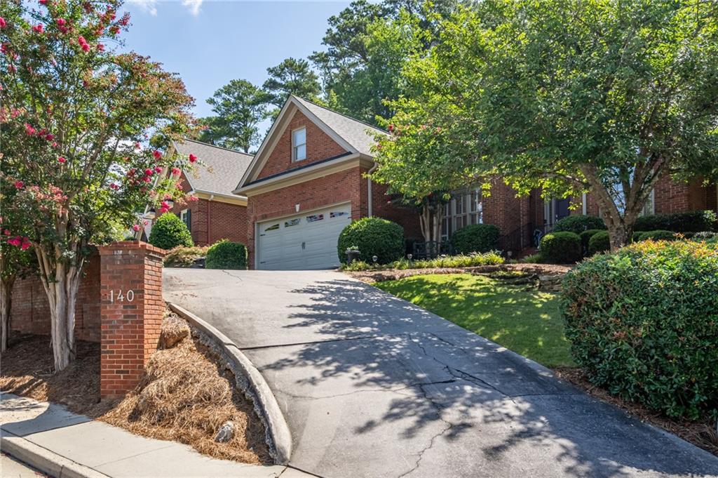 140 Vinings Court — photo