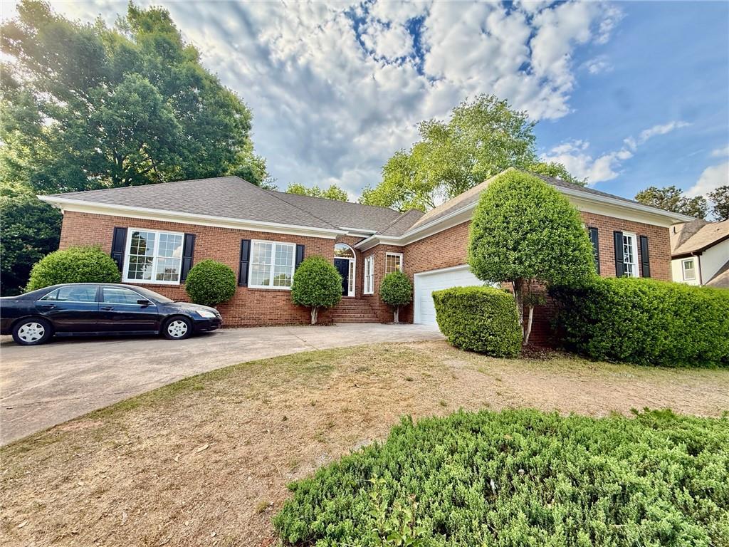 3607 Hampstead Lane NE — photo