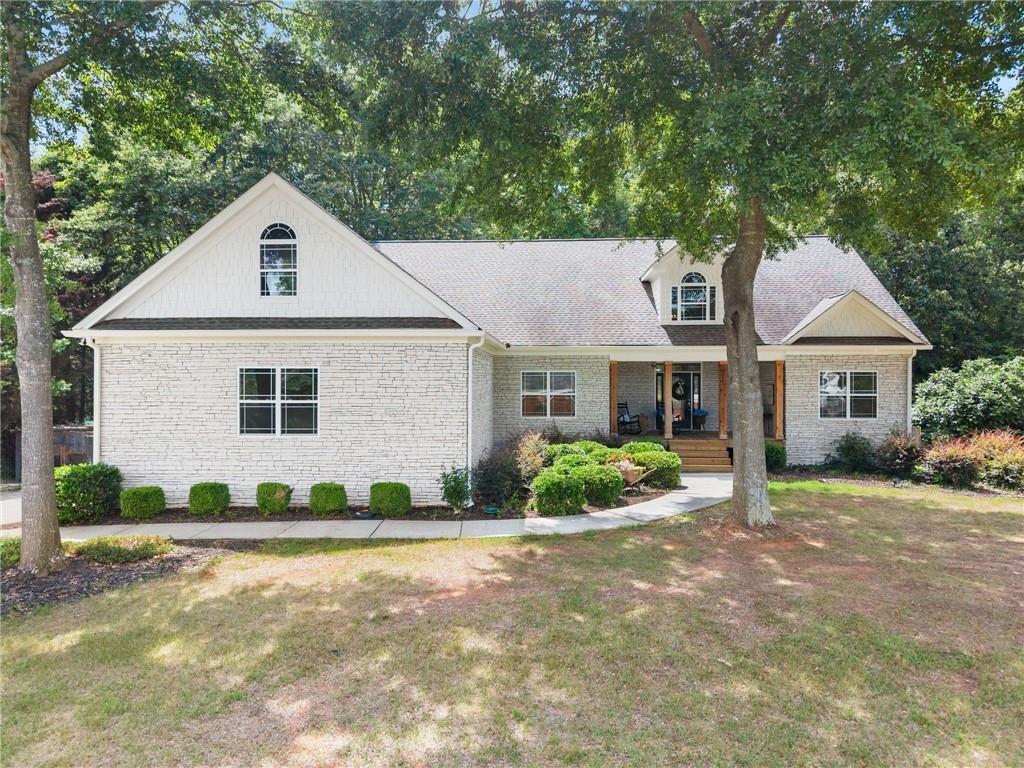 860 Lakeview Drive — photo