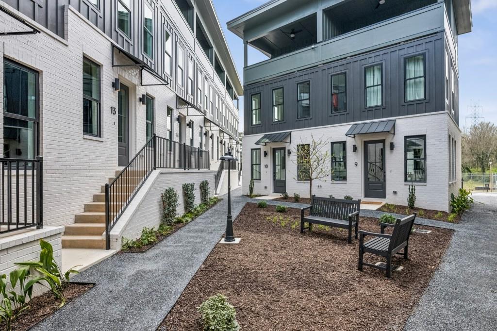 1160 Boulevard SE Unit 10 — photo