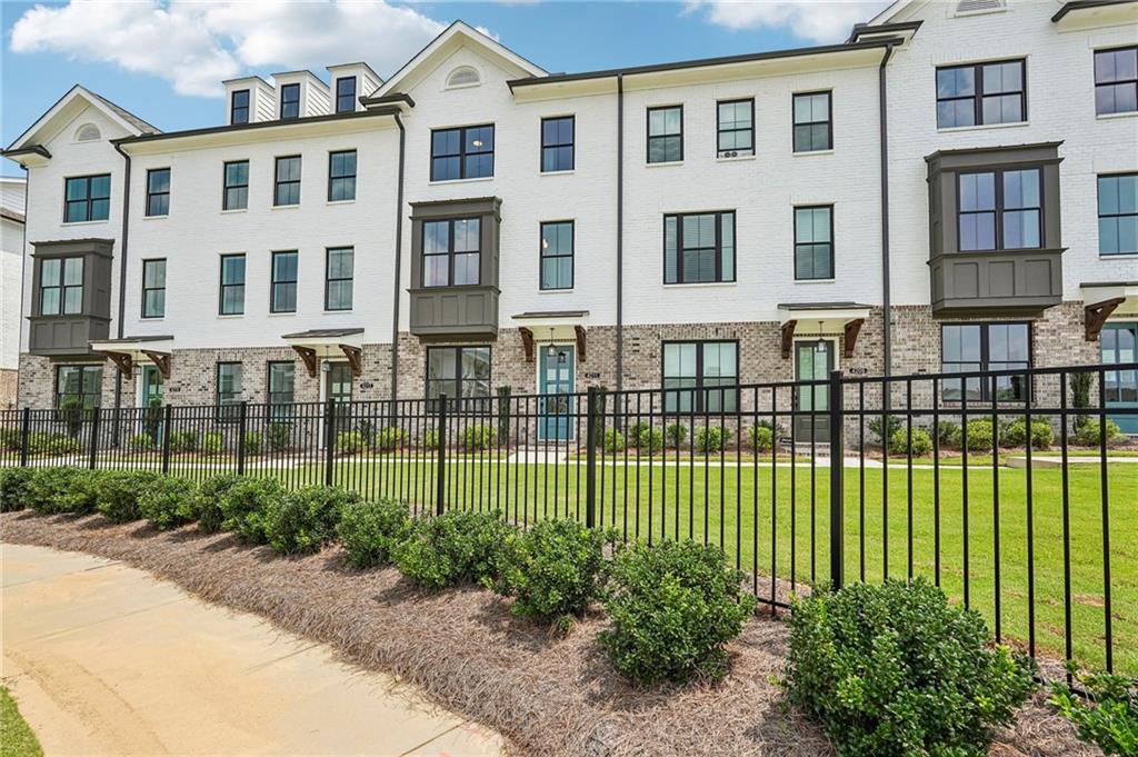 4211 Millcroft Place Unit 215 — photo