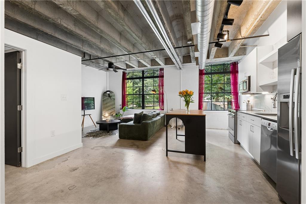 1065 United Avenue Unit 204 — photo