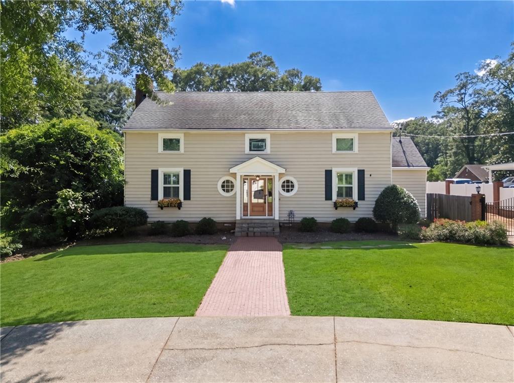 711 Maple Drive — photo
