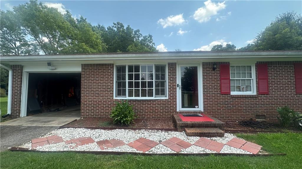 2323 Locust Grove Road — photo