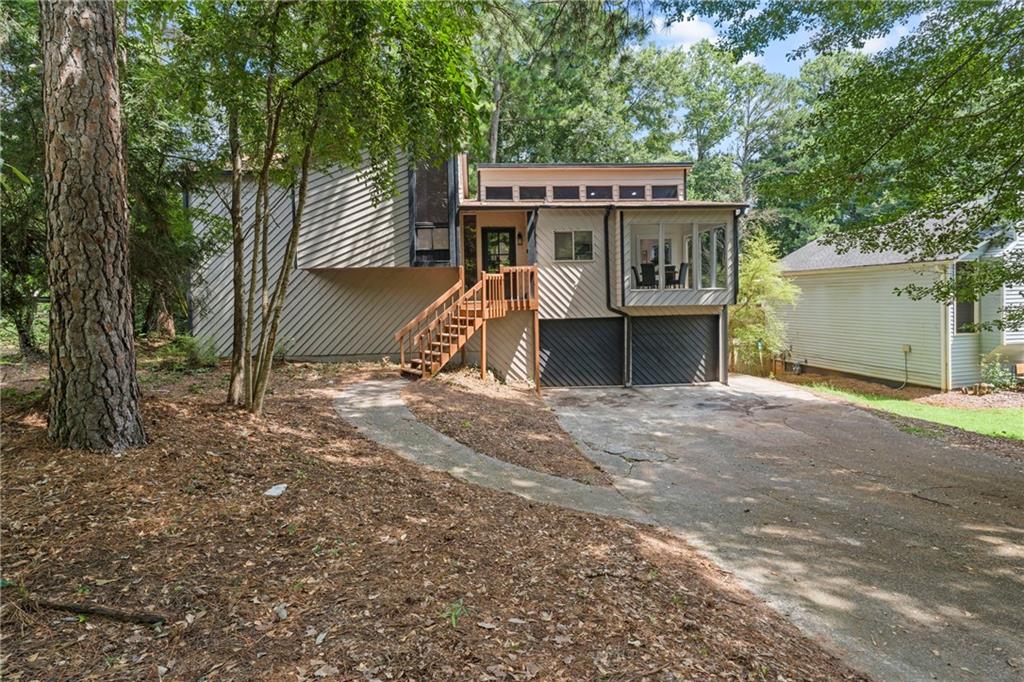 201 Rustic Ridge Drive NE — photo