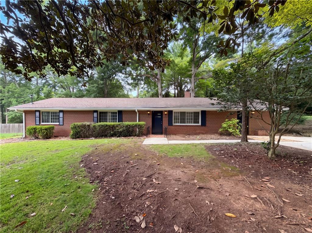 210 Pinewood Lane — photo