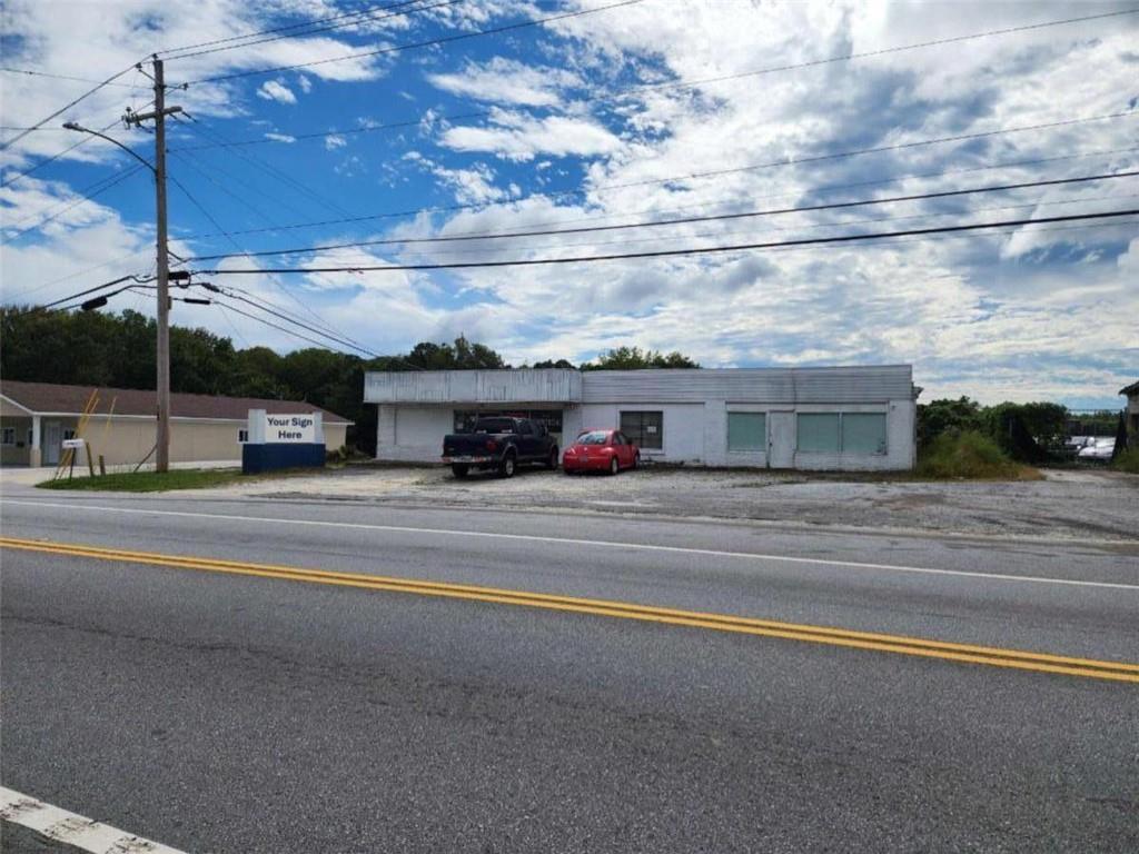 12081 Veterans Memorial Highway — photo