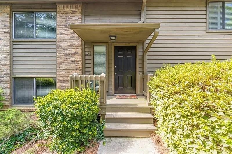1885 DYouville Lane — photo