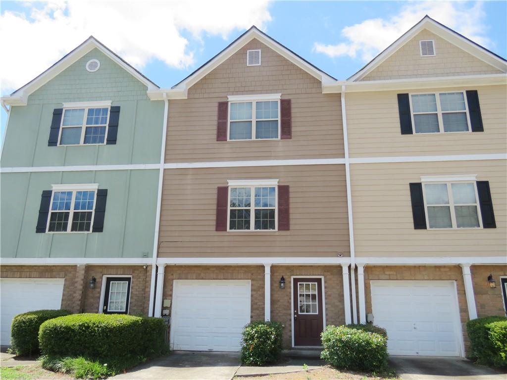 6399 Redan Square — photo