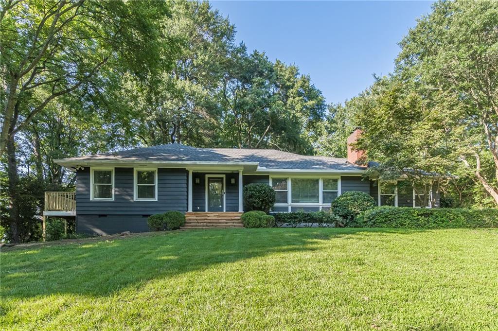 1040 Lindridge Drive NE — photo