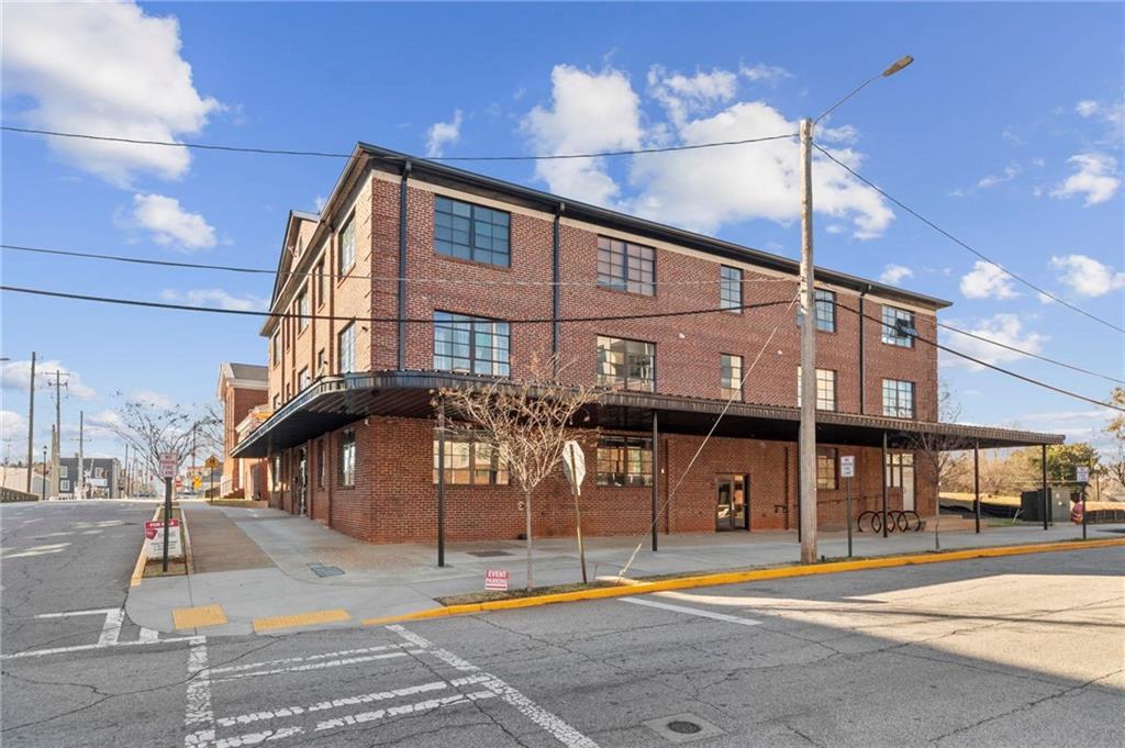 1805 Harvard Avenue Unit 305 — photo