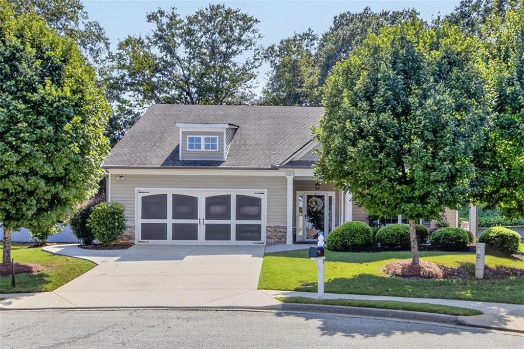835 Ideal Place — photo