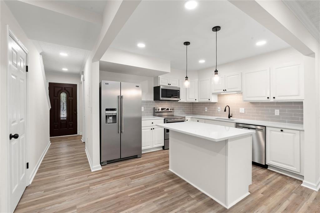 4147 N Gloucester Place — photo