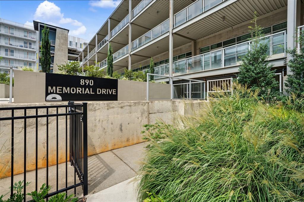 890 Memorial Drive SE Unit 306 — photo