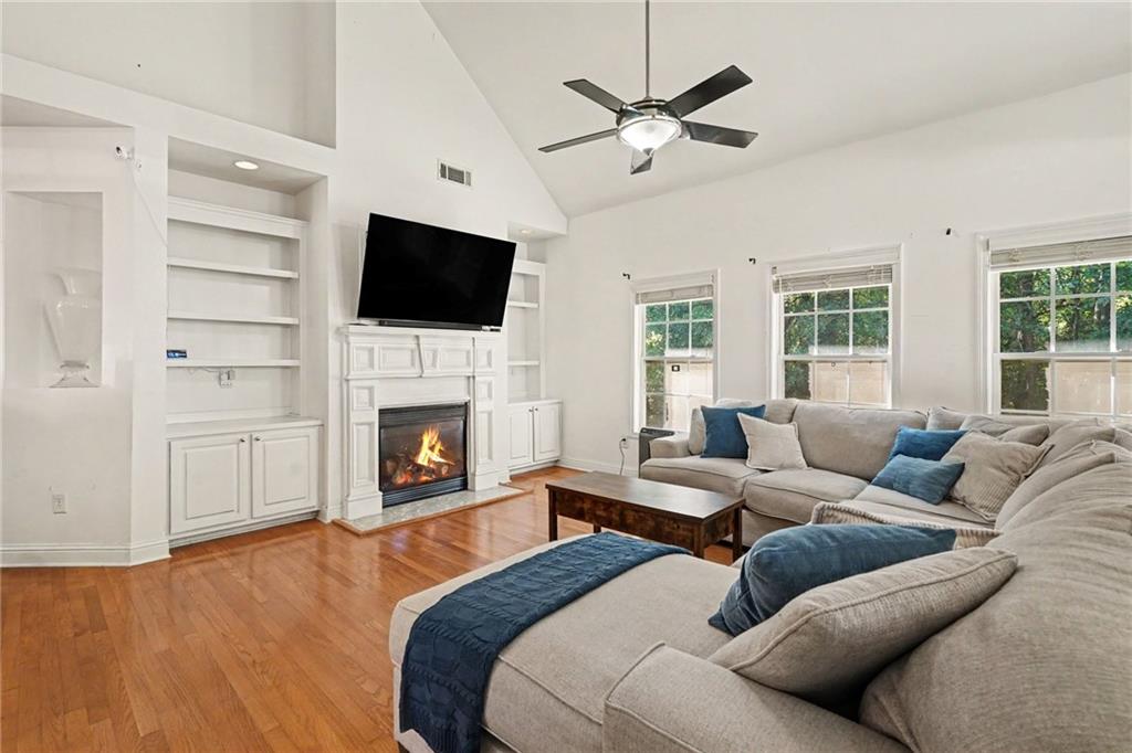 1142 Town Square Court — photo