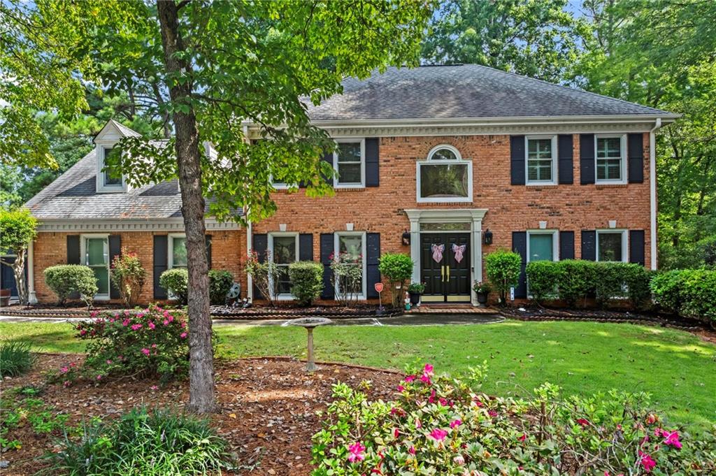 140 Lakeside Drive NW — photo