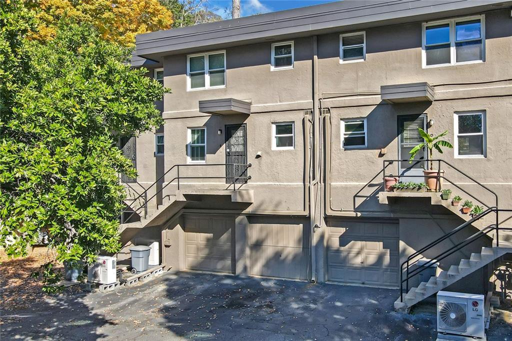 276 Lakemoore Drive NE Unit E — photo