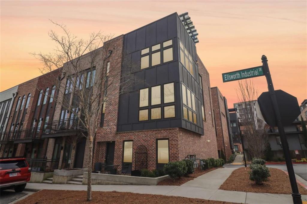 1229 Chelsea Circle NW — photo