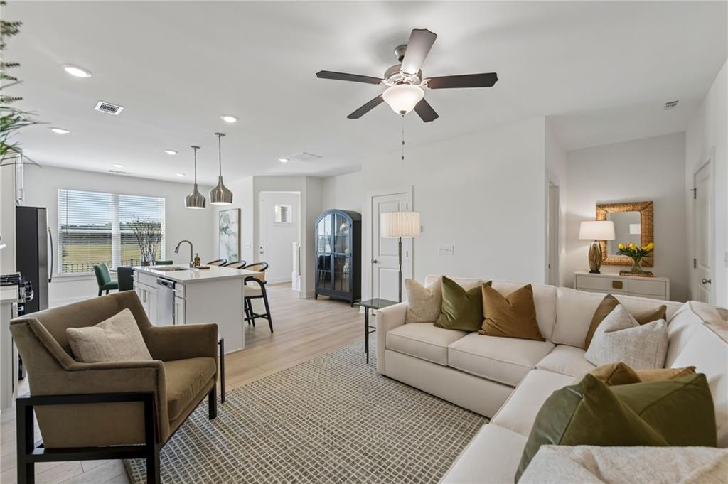 307 Barracks Way Unit 886 — photo