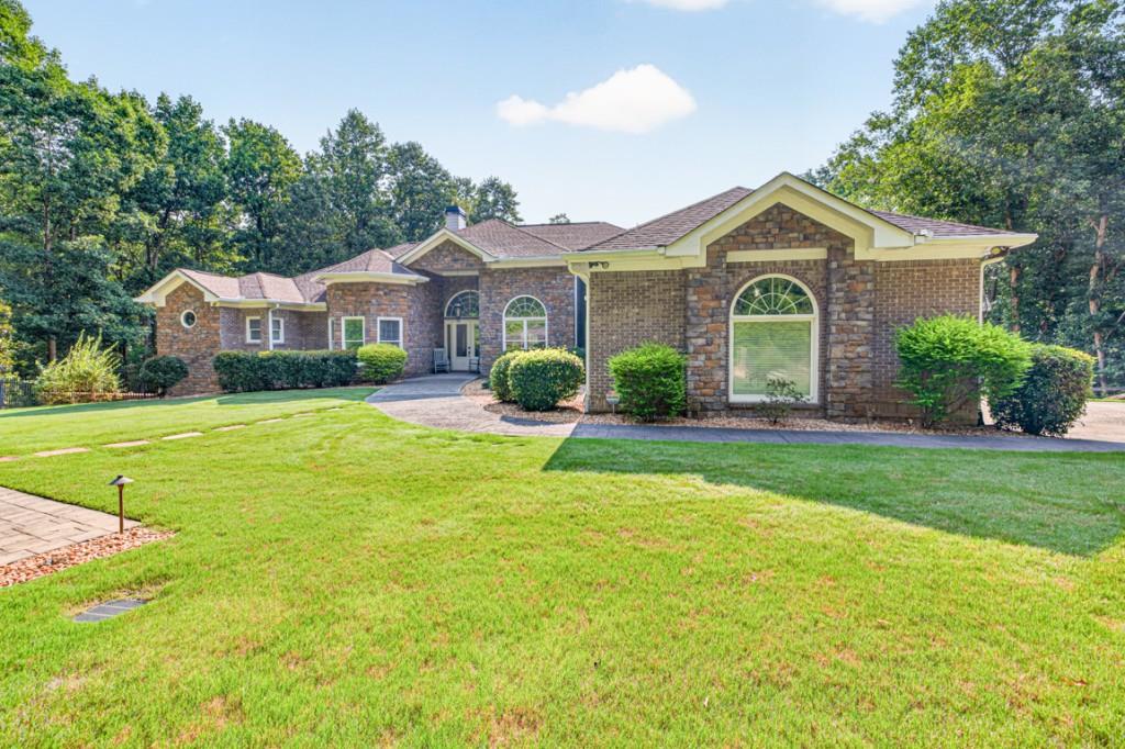 27 Hawks Farm Road, White, GA 30184