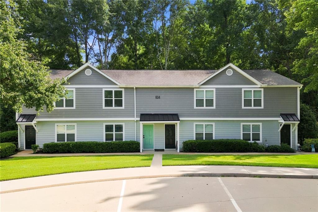 604 Ivey Court Unit B — photo