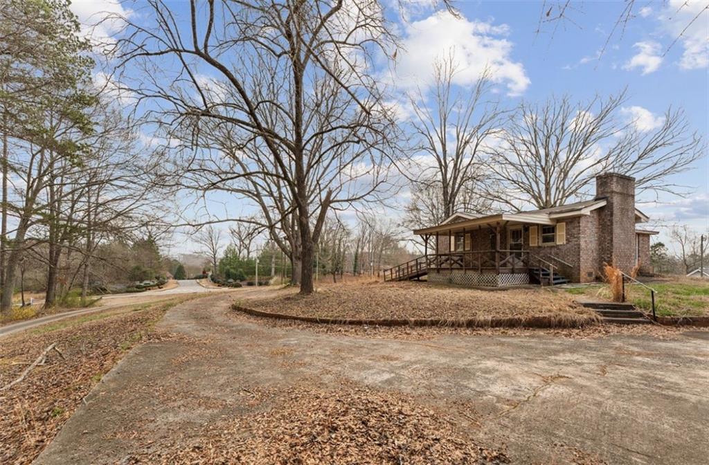 5825 Vaughn Road — photo