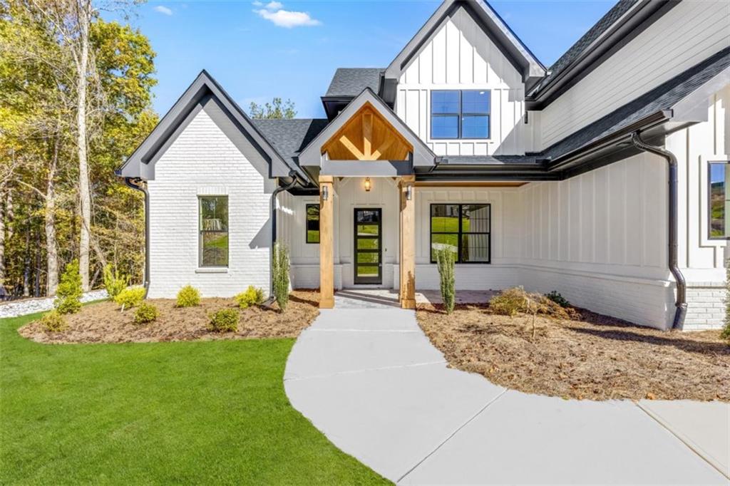121 Forest Berry Court — photo