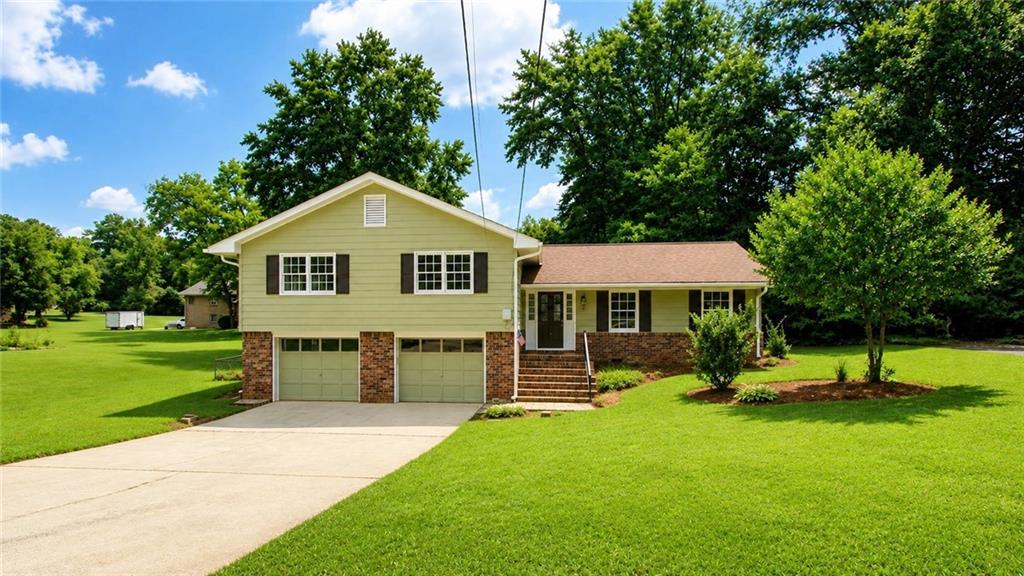 703 Foxcroft Trail SE — photo