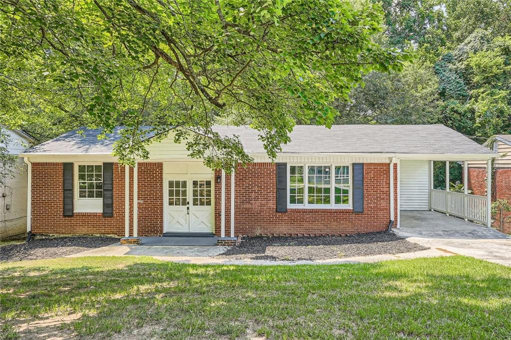 895 Kings Grant Drive NW — photo