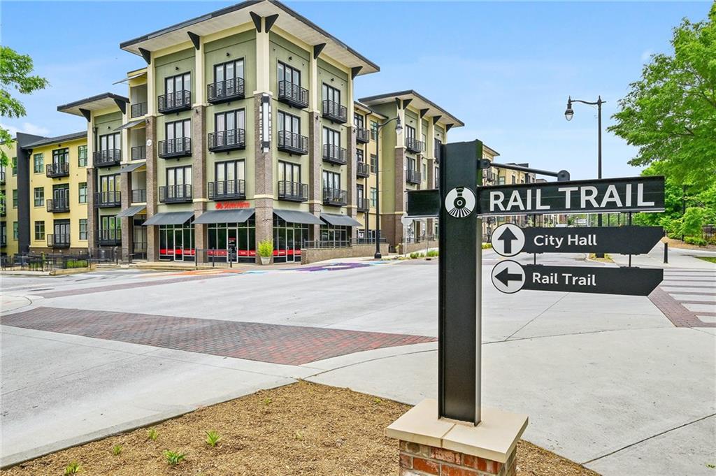 5300 Peachtree Road Unit 101 — photo