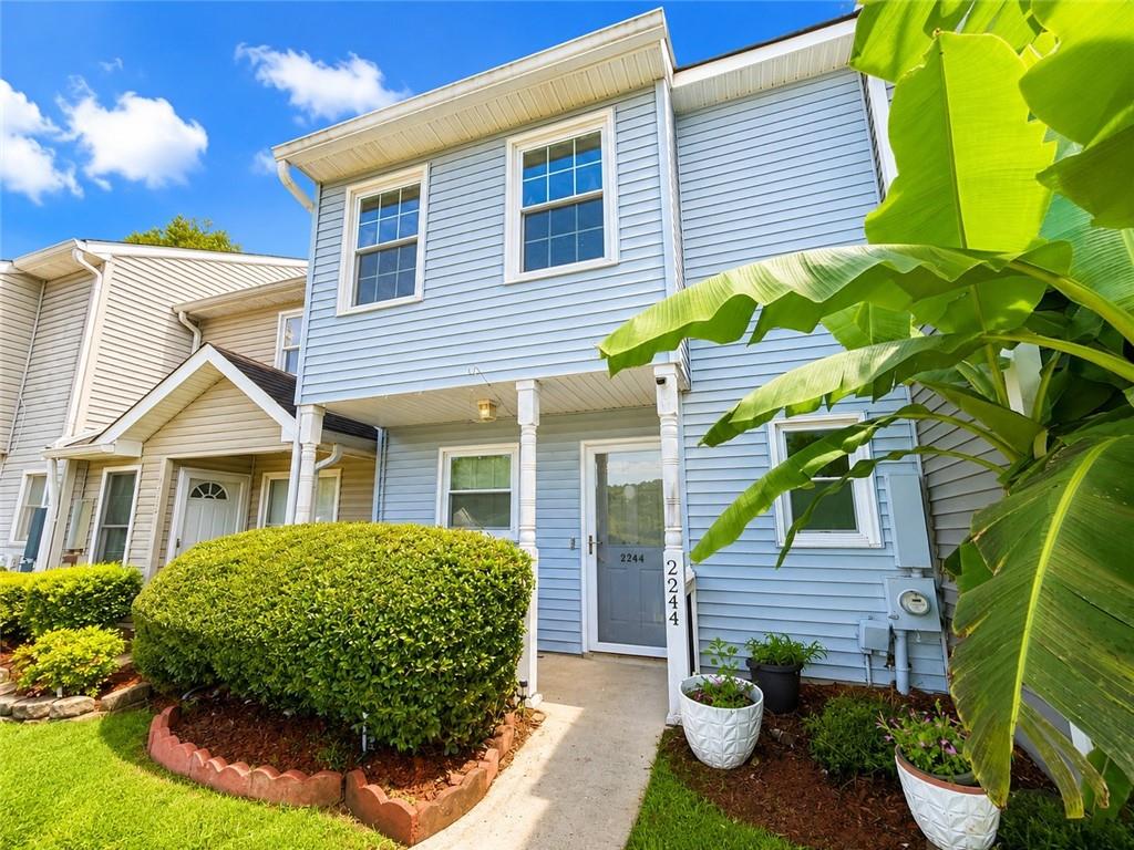 2244 Wellington Circle — photo