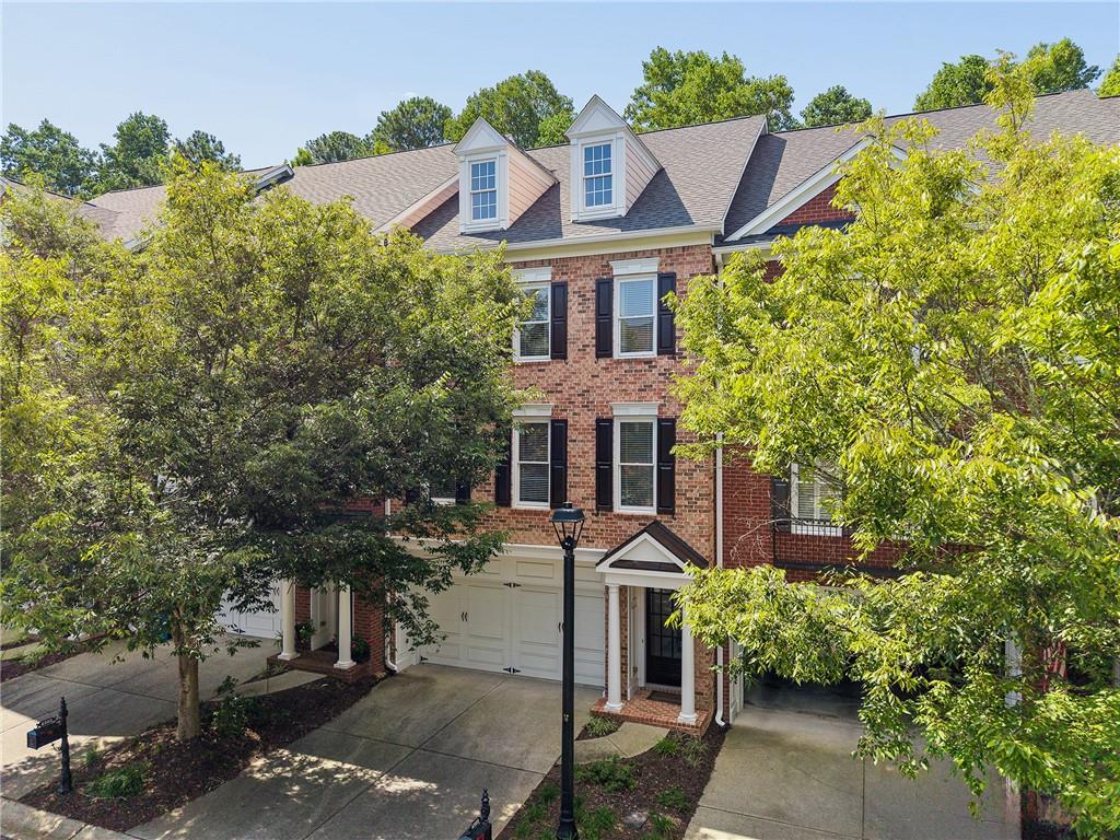 4305 Village Green Drive — photo
