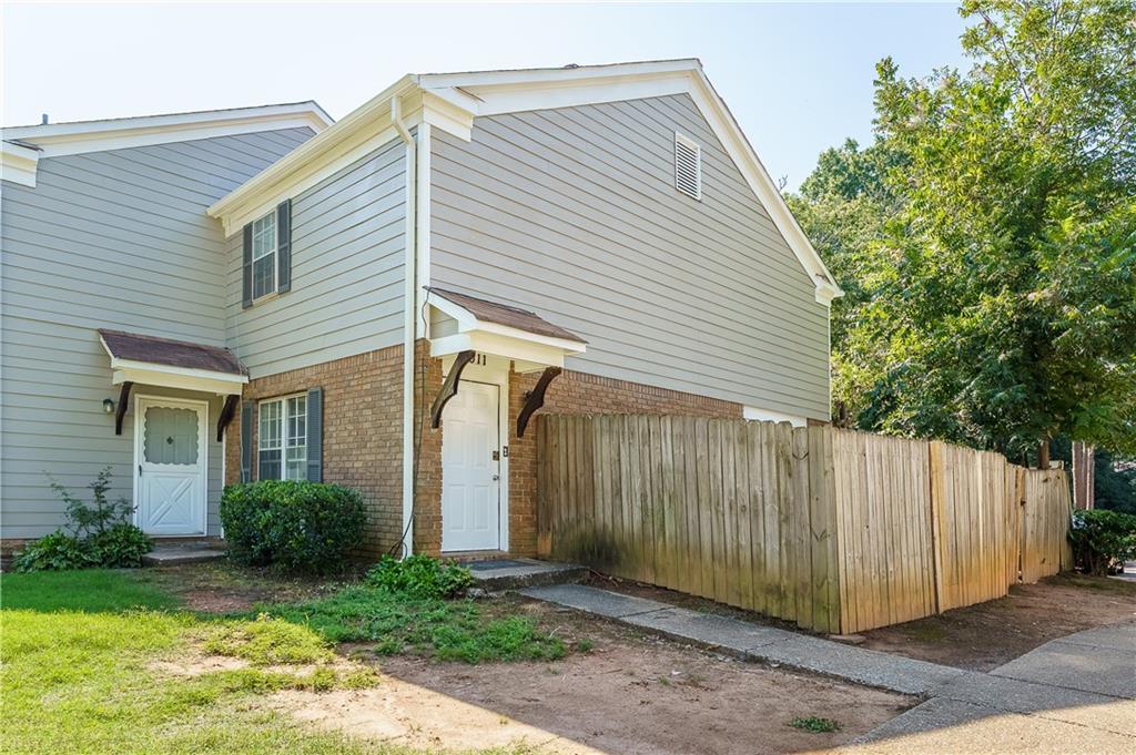 2611 Stratford Lane — photo