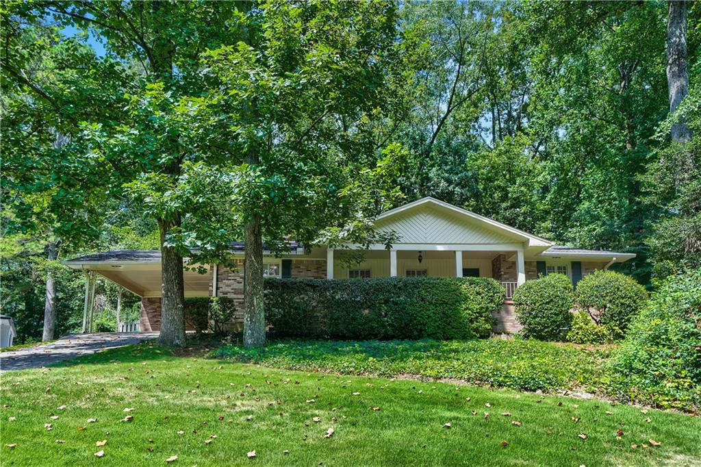2737 Overlook Drive NE — photo